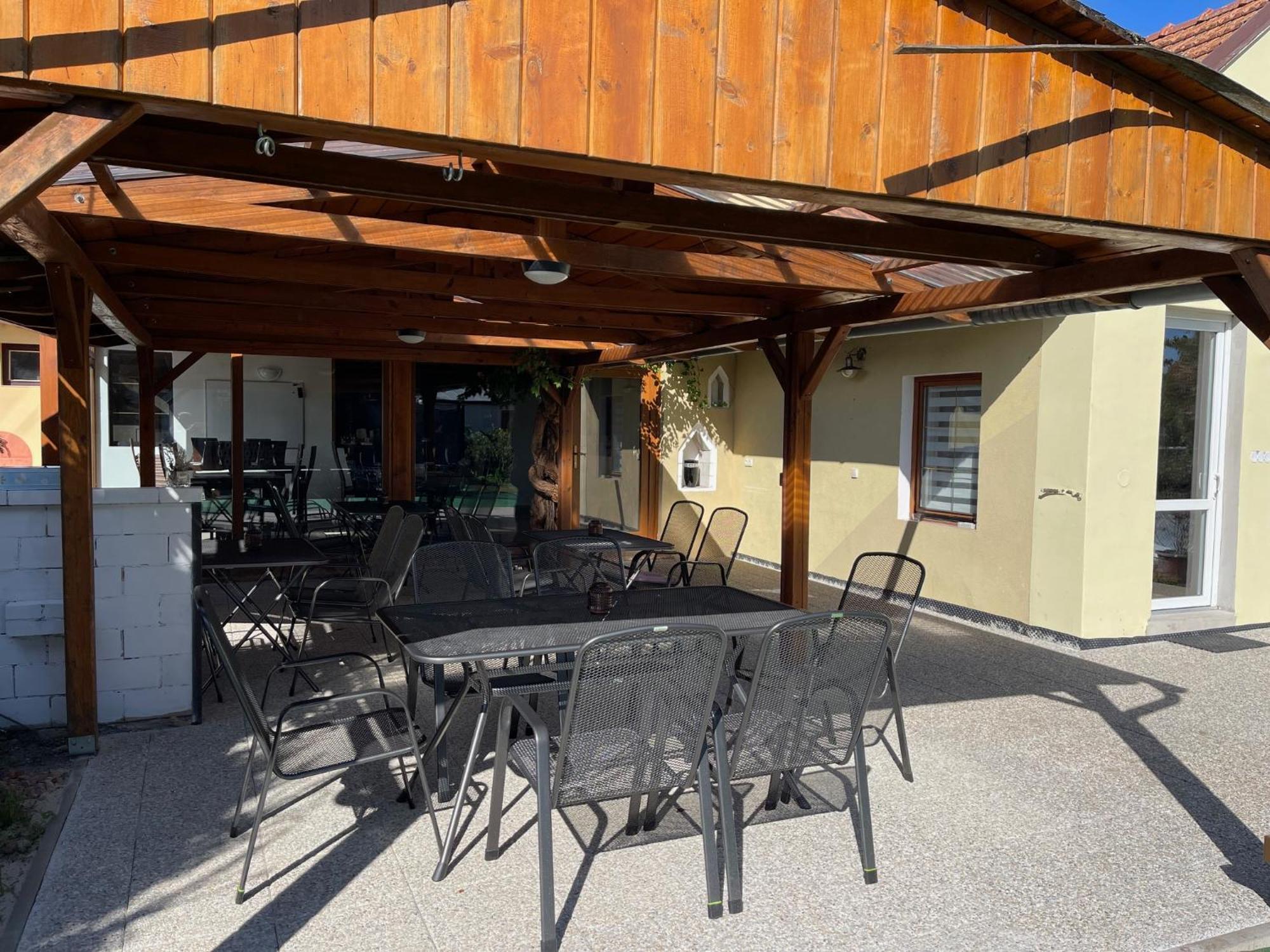 Penzion Trojna Lednice-Vhodne Na Svatby,Rodinne Akce,Teambuilding Dış mekan fotoğraf
